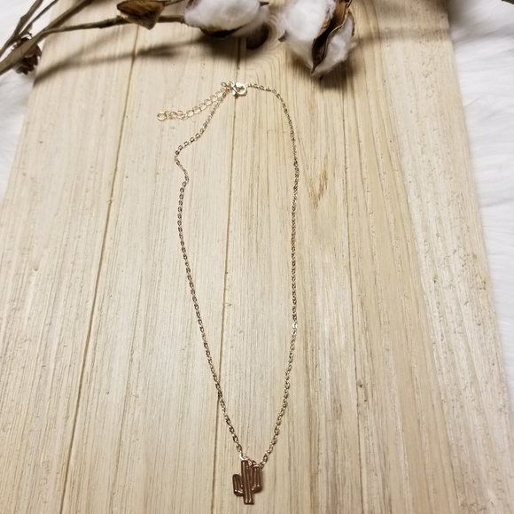 🌵Super Cute and dainty ROSE GOLD cactus necklace - Picture 6 of 6